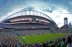 开云下载-银箭与绿茵的生死时速，威廉姆斯险胜背后，周冠宇如何撕裂赛道法则