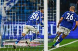 开云体育入口-沙尔克主场战胜劲旅，重新回归正轨