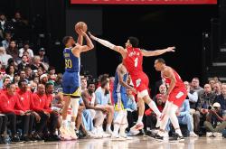 开云平台-勇士队再次击败对手，保持不败纪录