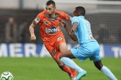 开云体育入口-亚眠队阵容变动频繁，战术体系待提升