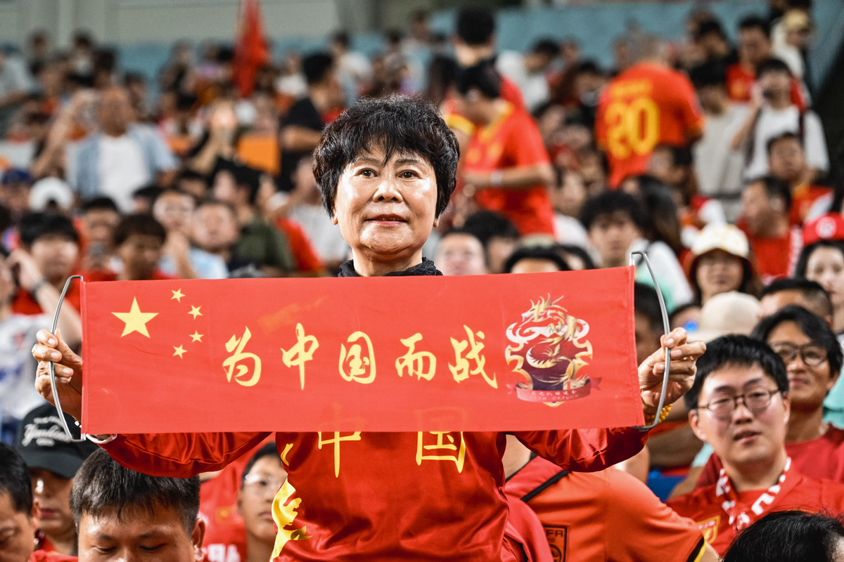 运动员发挥出色，五环旗飘扬