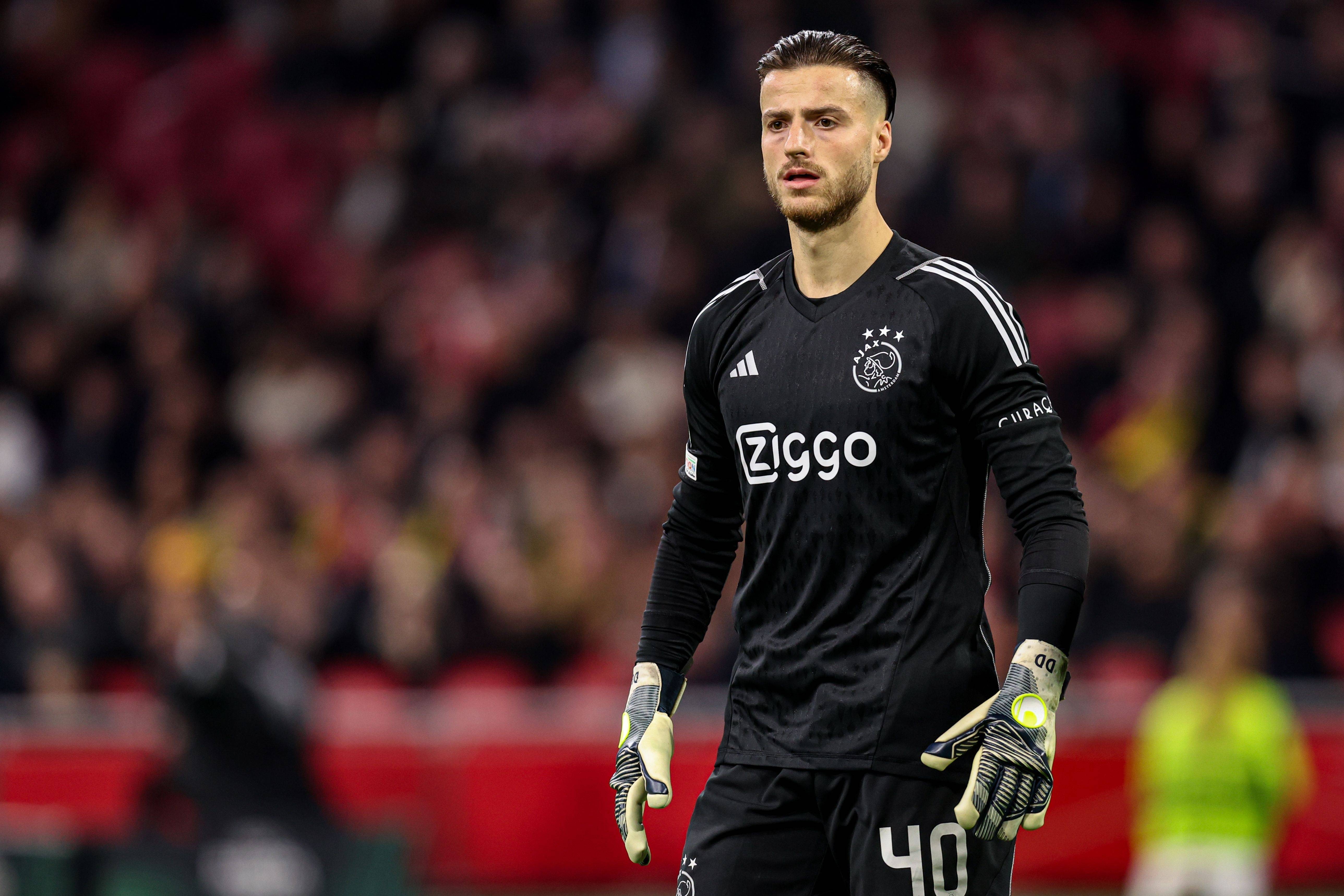 包含阿贾克斯客场失利，晋级形势黯淡的词条