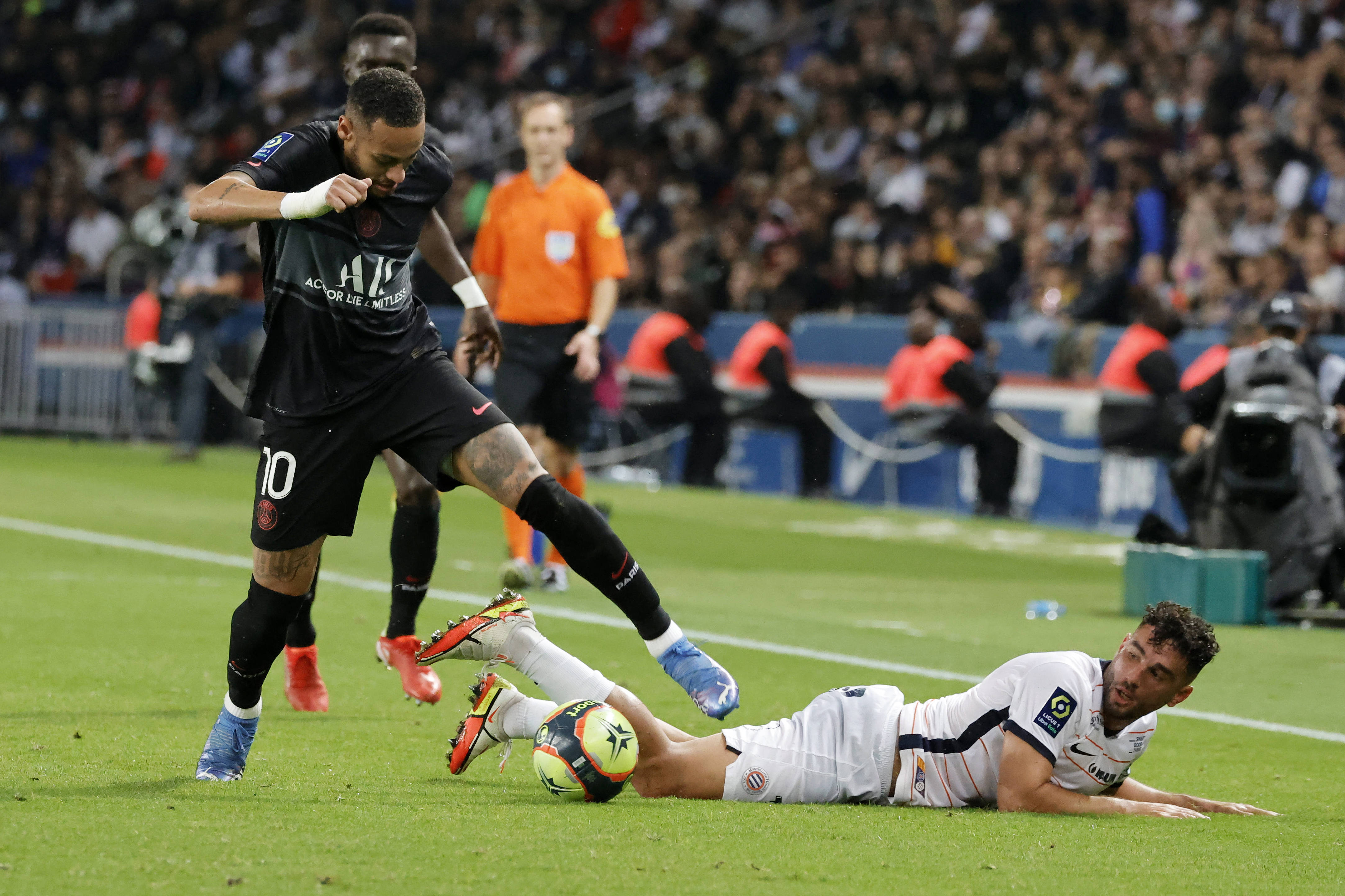 包含蒙彼利埃俱乐部在最新一场比赛中再胜对手的词条 包含蒙彼利埃俱乐部在最新一场比赛中再胜对手的词条