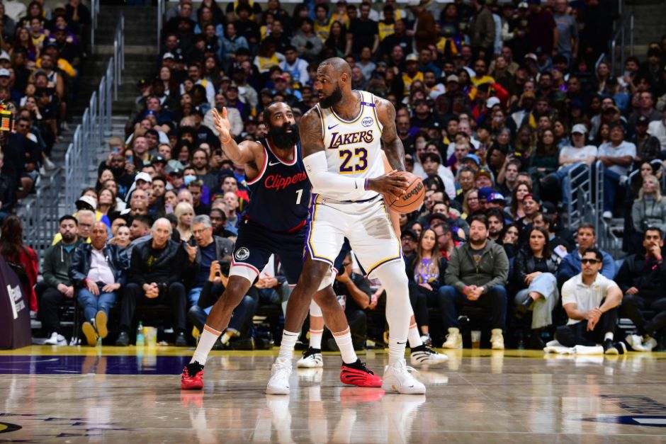 快船客场大胜湖人,莱昂纳德再度碾压詹姆斯 快船客场大胜湖人,莱昂纳德再度碾压詹姆斯