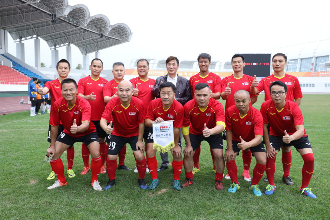 足球运动员们齐聚巴西，展开盛大的冠军争夺之战的简单介绍