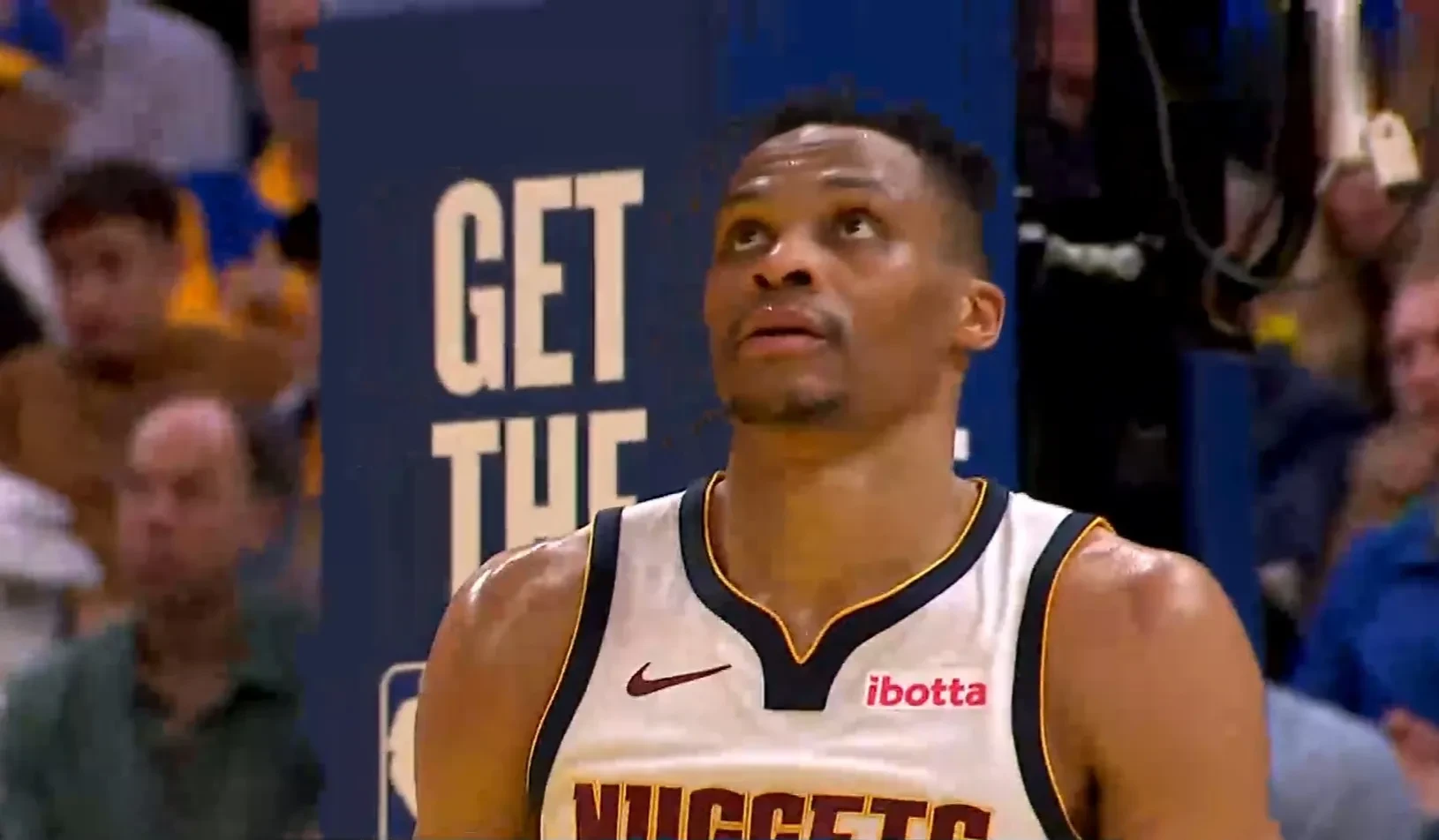 拓荒者擊敗灰熊：利拉德狂轟四十九分完成逆轉的简单介绍