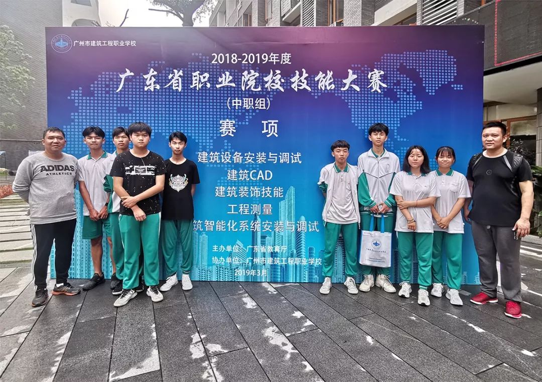 广州队苦练技术,为胜利努力拼搏 广州队苦练技术,为胜利努力拼搏