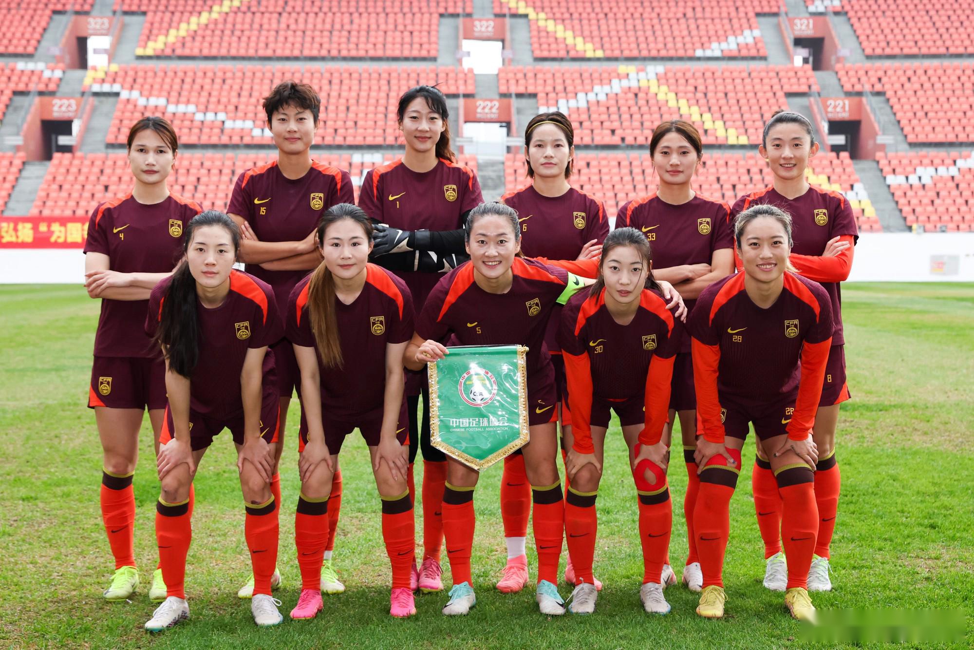 中国女足队员在国际角逐中表现抢眼