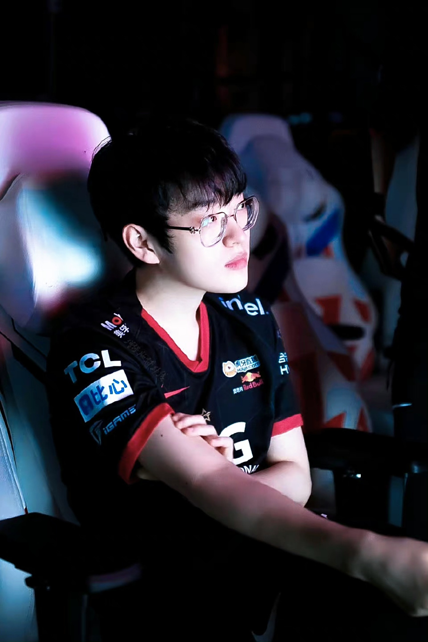 EDG血洗EG，Scout单局斩获MVP宿敌对决淘汰赛，让粉丝疯狂欢呼