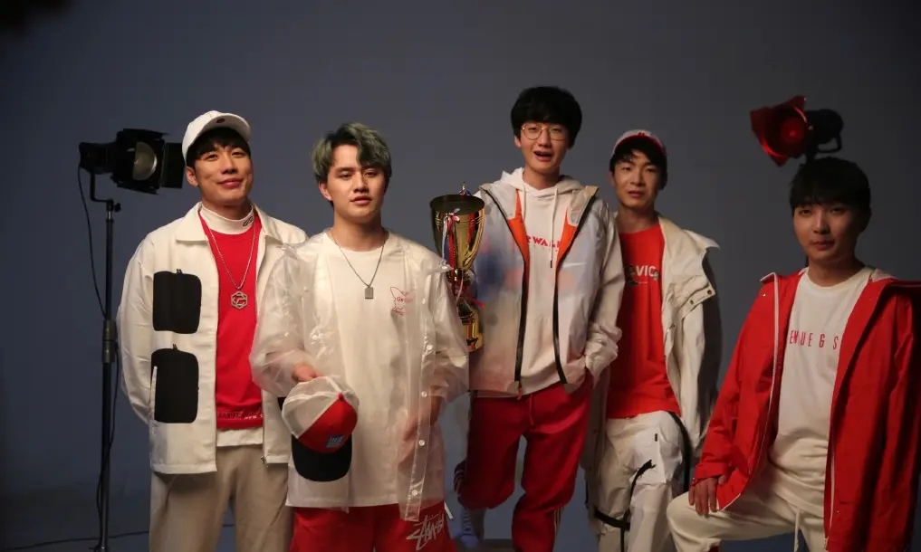 包含BLG血洗FNC,Ruler极限生还后反打峡谷大战成都决赛之夜,强势挺进下一轮的词条 包含BLG血洗FNC,Ruler极限生还后反打峡谷大战成都决赛之夜,强势挺进下一轮的词条