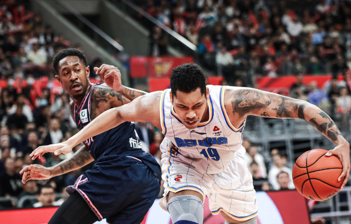 蒂尔主场告负,遭遇连败困境 蒂尔主场告负,遭遇连败困境