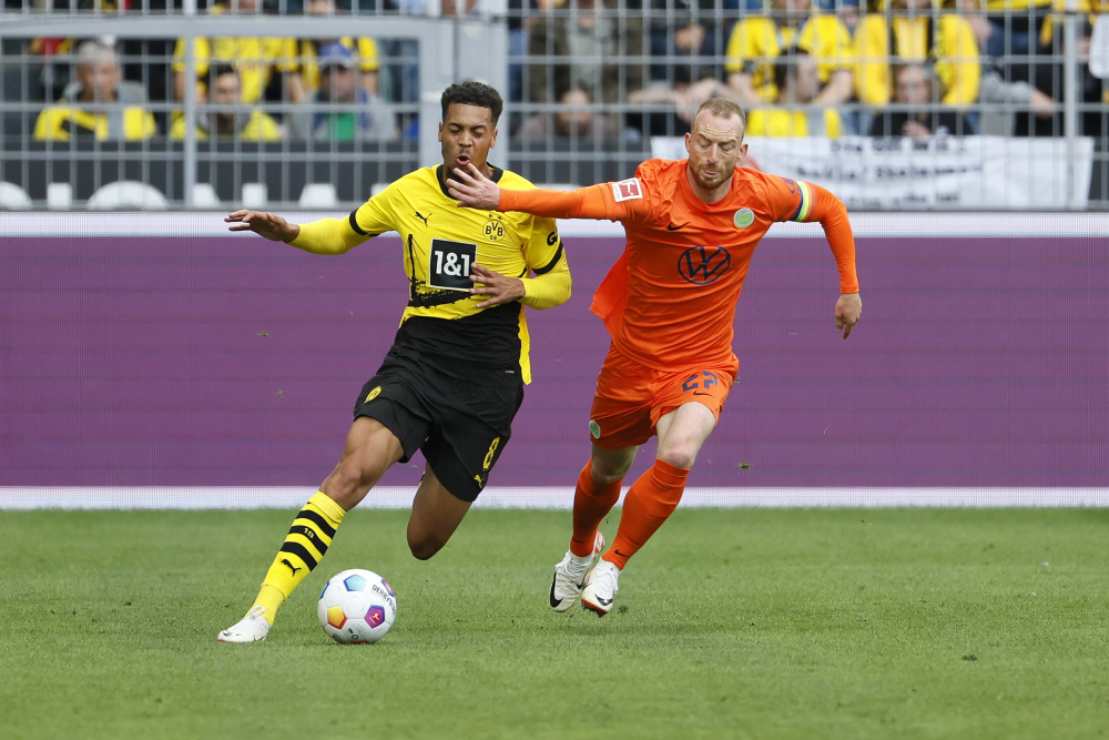 多特蒙德球员队内逗趣视频曝光引发关注 多特蒙德球员队内逗趣视频曝光引发关注