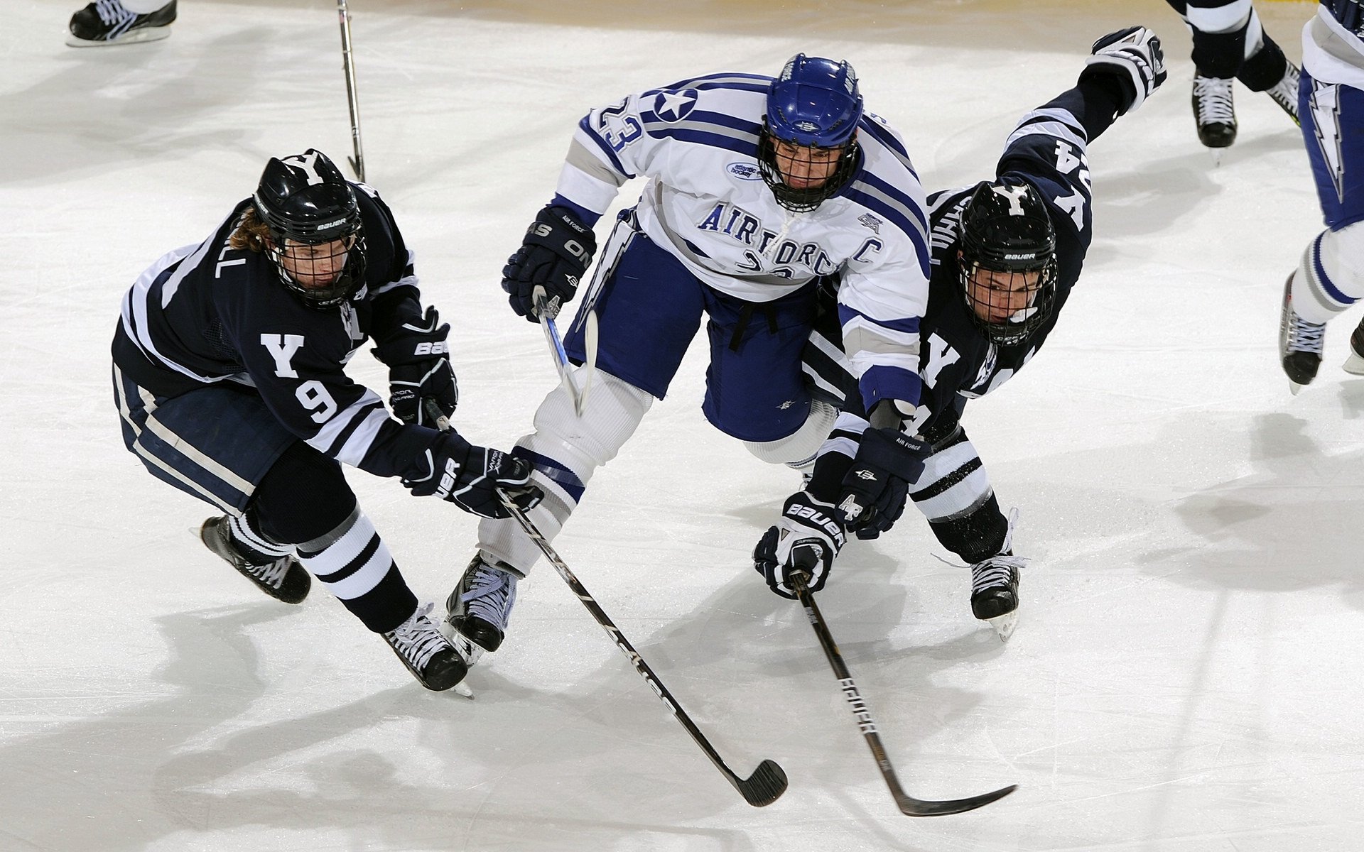 德甲争冠焦点战，挪威新星制胜一击，伊朗铁卫饮恨败北
