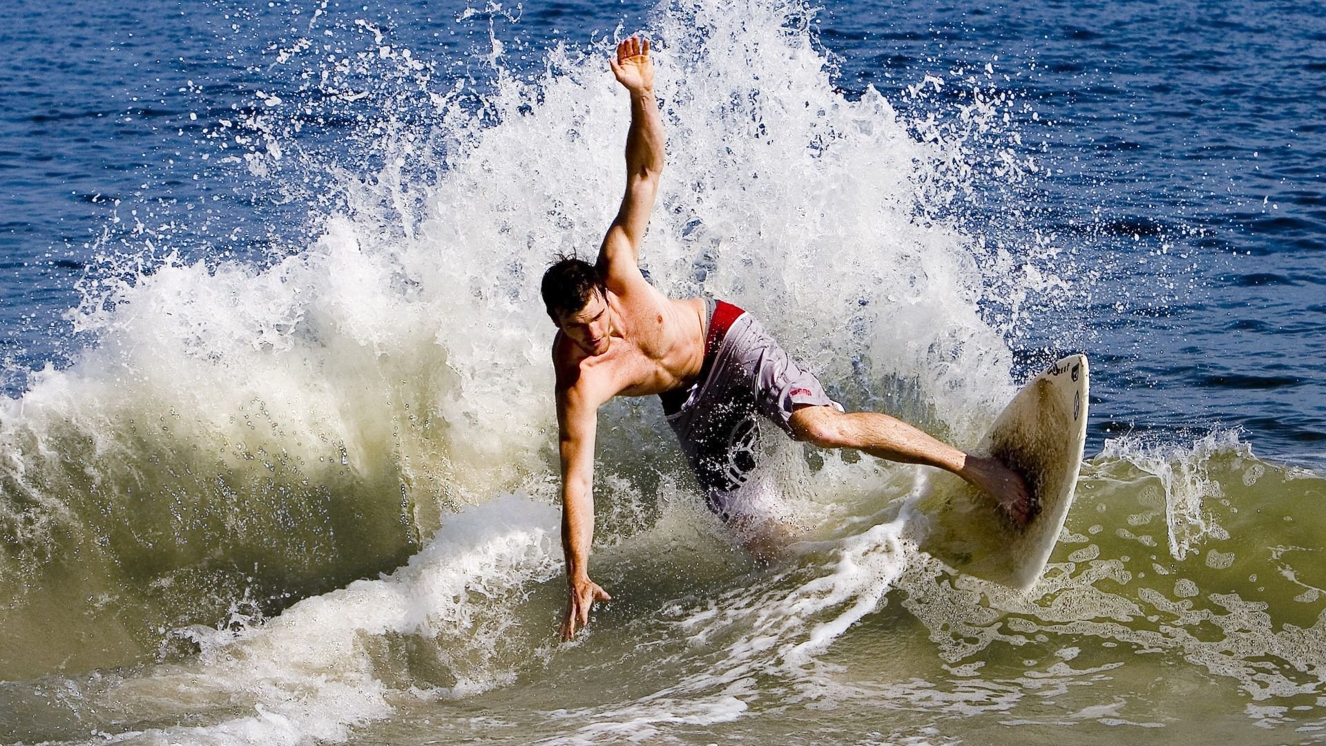 突尼斯铁桶阵封锁毕尔巴鄂，拉什福德逆境中成全场焦点