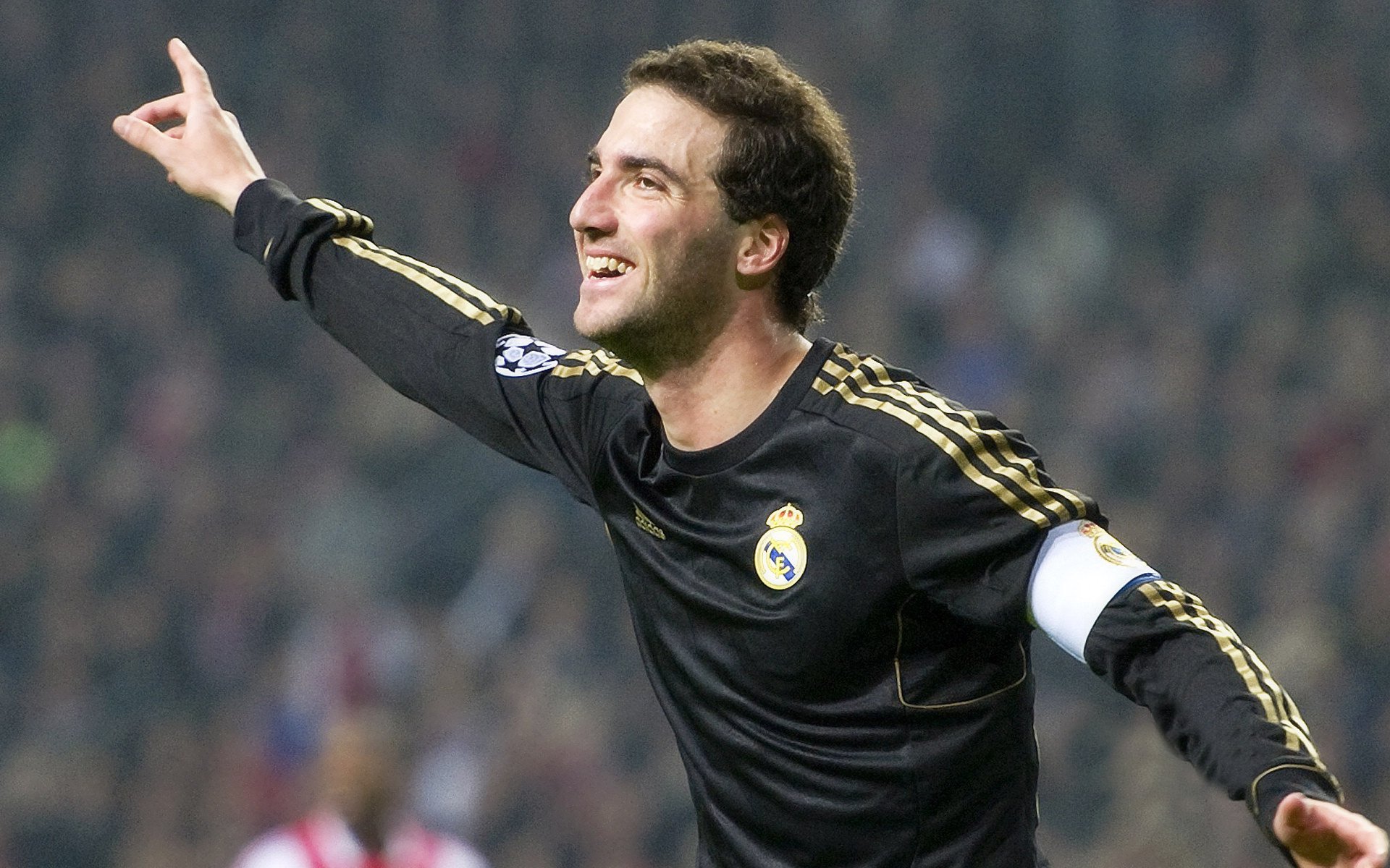 霹雳降鲁南，易建联擎天柱般的翻盘之夜